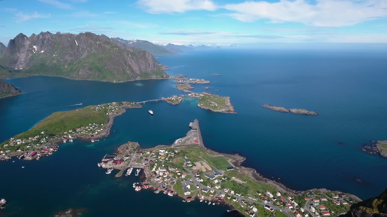 로포텐 군도 섬의 항공 영상