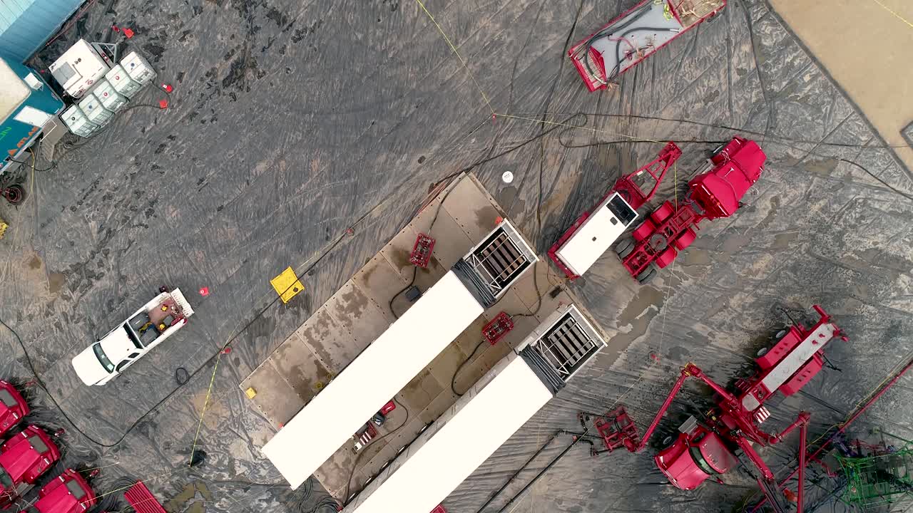 fotografía con drones de una operación de fracturación hidráulica en el norte de colorado