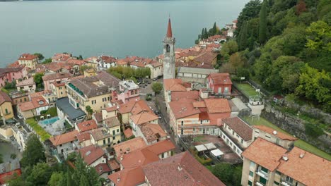 Aéreo:-Pequeño-Y-Pintoresco-Pueblo-De-Varenna-En-El-Lago-De-Como