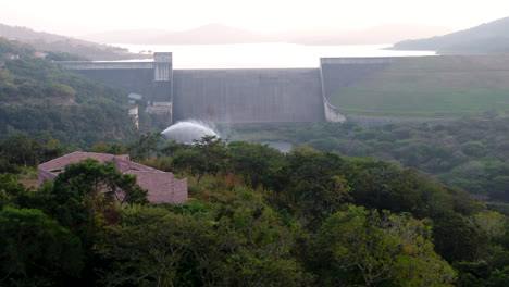 Dron-Revela-El-Muro-De-Una-Presa-En-Sudáfrica