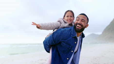 volar, la playa y el padre jugando con el niño