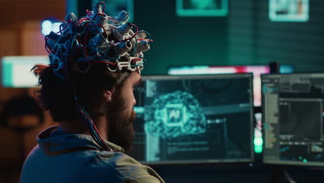 el neurocientífico hace un experimento, transfiere la conciencia al ciberespacio.