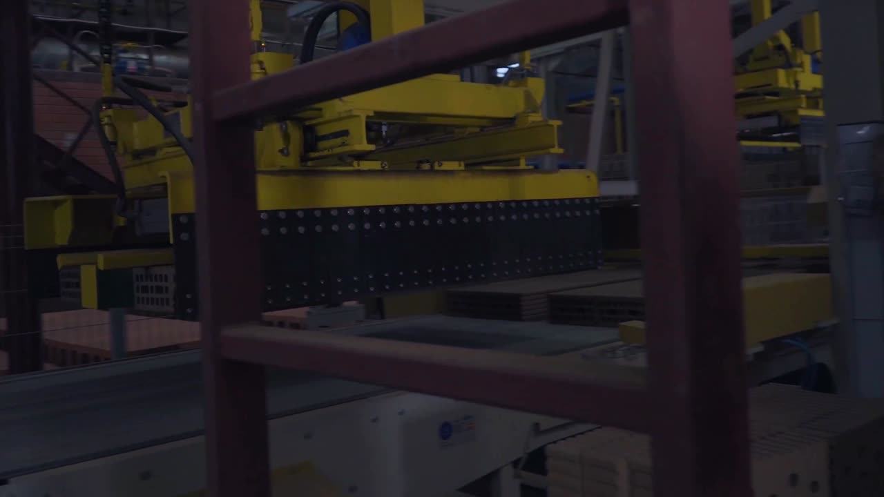 línea de producción de ladrillo en una fábrica