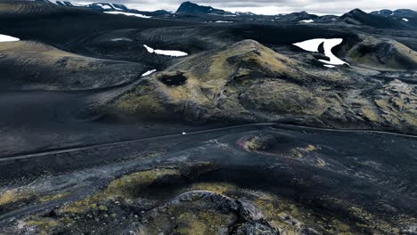 Aerial-drone-footage,-driving-through-the-Icelandic-Highlands