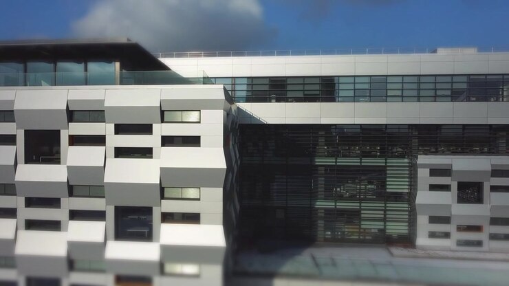 Elementi di architettura moderna. Riprese dell'edificio.