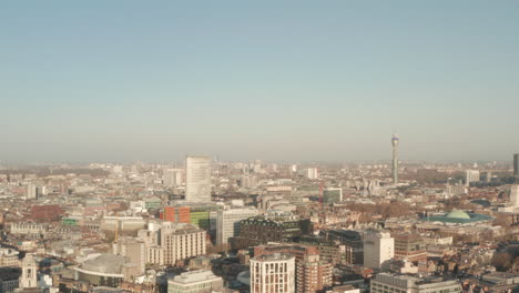 Tiro-Aéreo-Ascendente-Sobre-El-Punto-Central-De-Londres