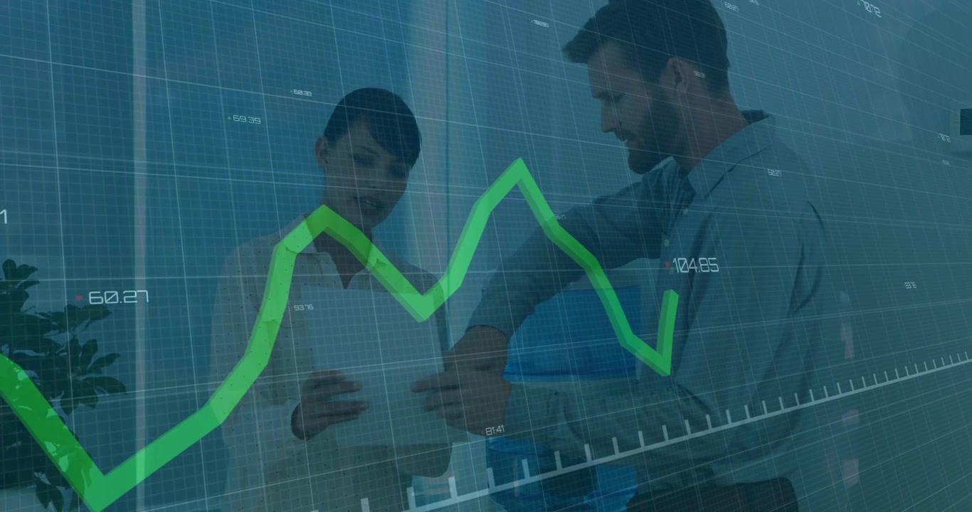 Donna e uomo che analizzano dati finanziari con tablet e cartella in ufficio, mostrando una sovrapposizione di grafico a linee verde.