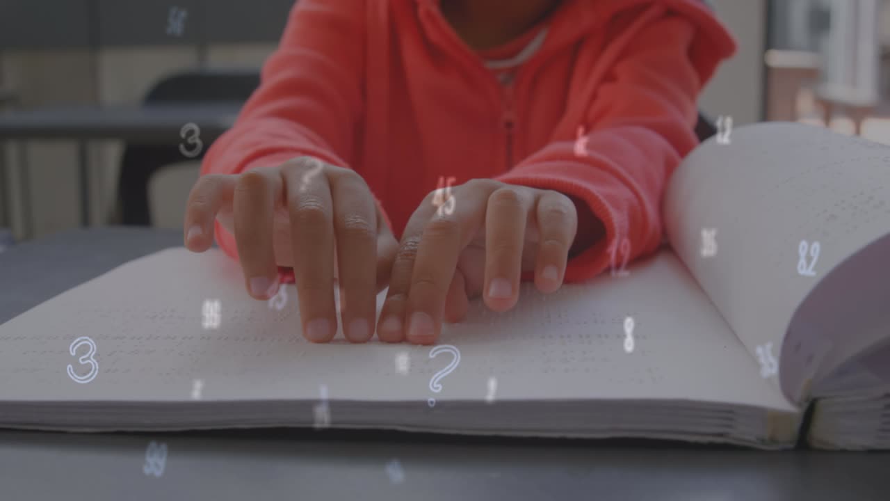 Animatie van letters en cijfers over een blanke schooljongen die braille leest