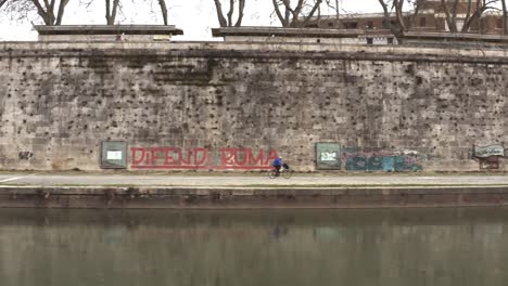 Radfahren-Entlang-Des-Tiber