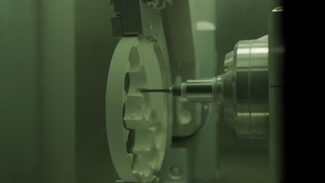 máquina de corte por cnc de coronas de zirconia a partir de circonia sin cocer