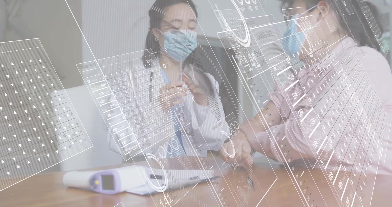 医師がワクチンバイアルを手に取り、注射前に腕を差し出す患者のために注射器に吸い上げる様子。