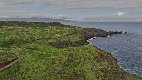 Maui-Hawaii-Aerial-V17-Filmischer-Drohnenüberflug-über-Die-Bucht-Von-Poelua-In-Richtung-Nakalele-Blowhole,-Aufnahme-Der-Zerklüfteten-Küstenlandschaft-Und-Der-Malerischen-Kahekili-Autobahnfahrt-–-Aufgenommen-Mit-Mavic-3-Cine-–-Dezember-2022