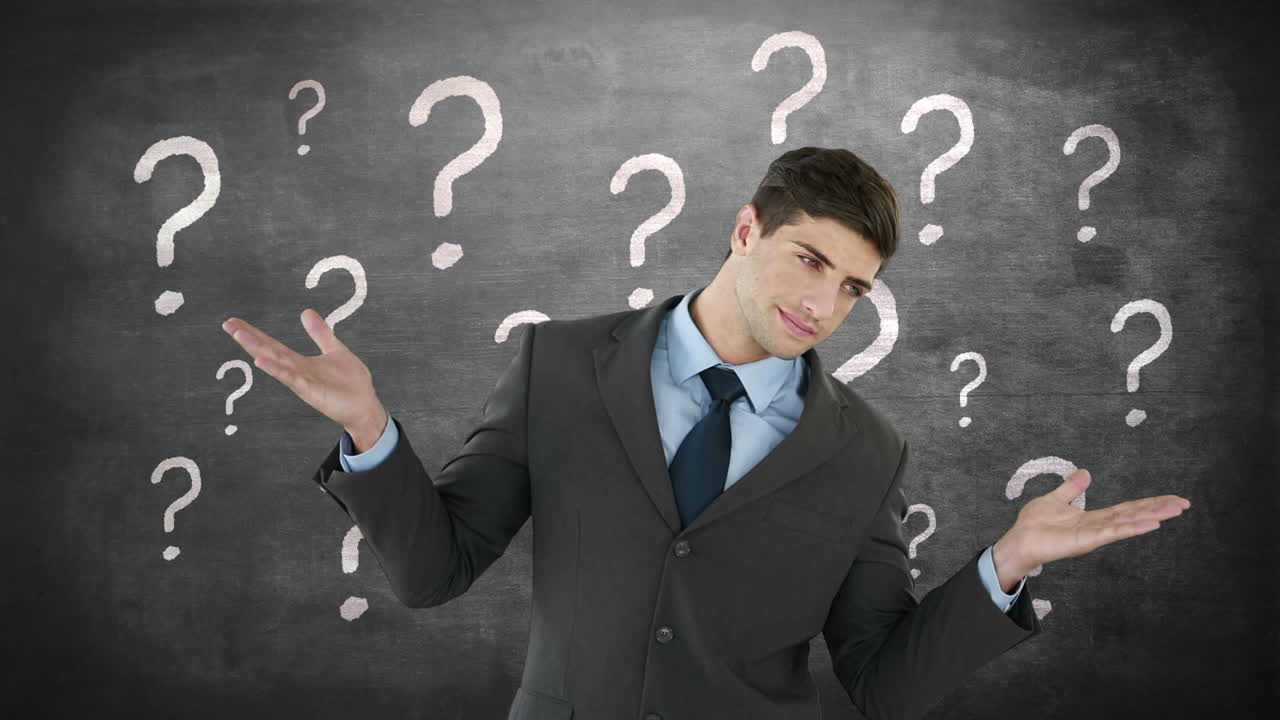 un hombre de negocios inquieto con las manos abiertas.