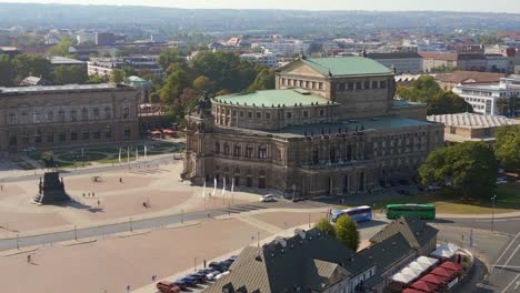 Cityscape-Dresden-Zwinger,-Church,-Opera-at-Elbe