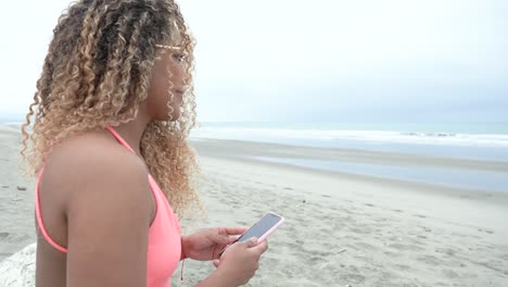 Pretty-curly-girl-looking-at-her-phone