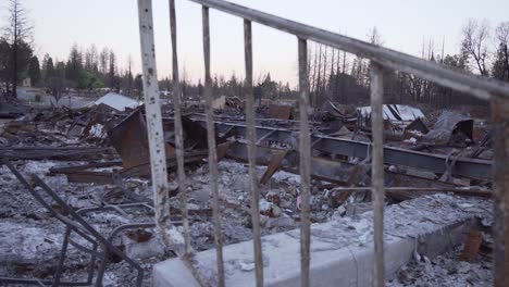 Dolly-shot-of-burned-house-in-Paradise,-California-wildfire-neighborhood