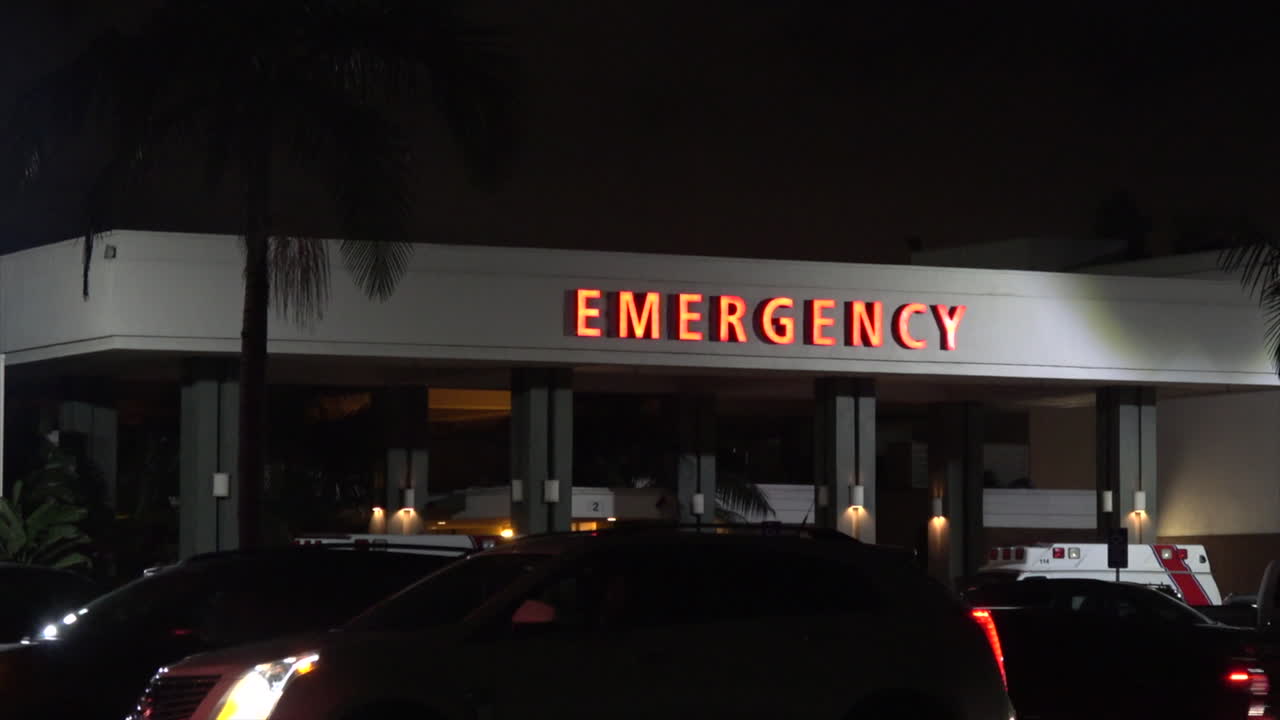 exterior amplio plano hospital noche emergencia señal noche