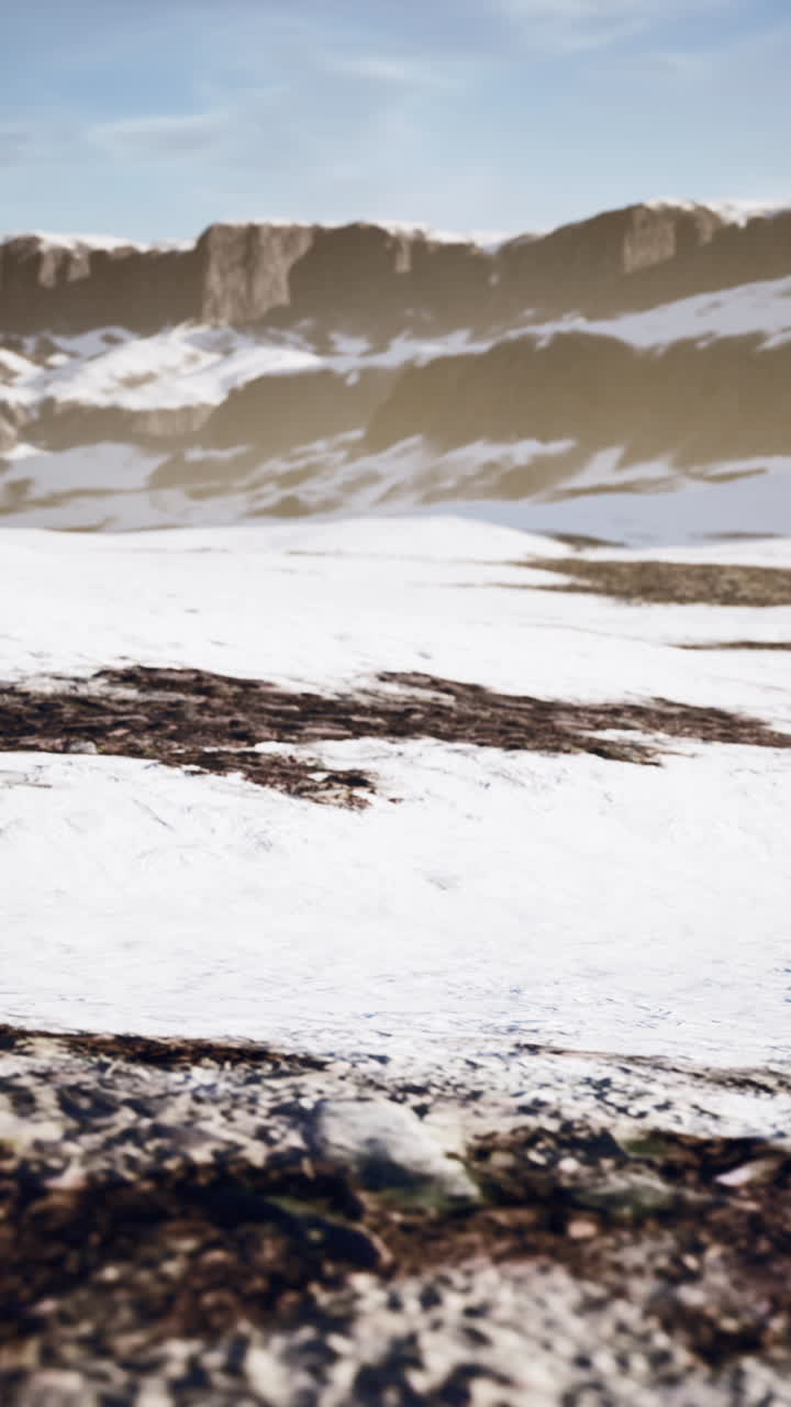 cordillera cubierta de nieve en invierno
