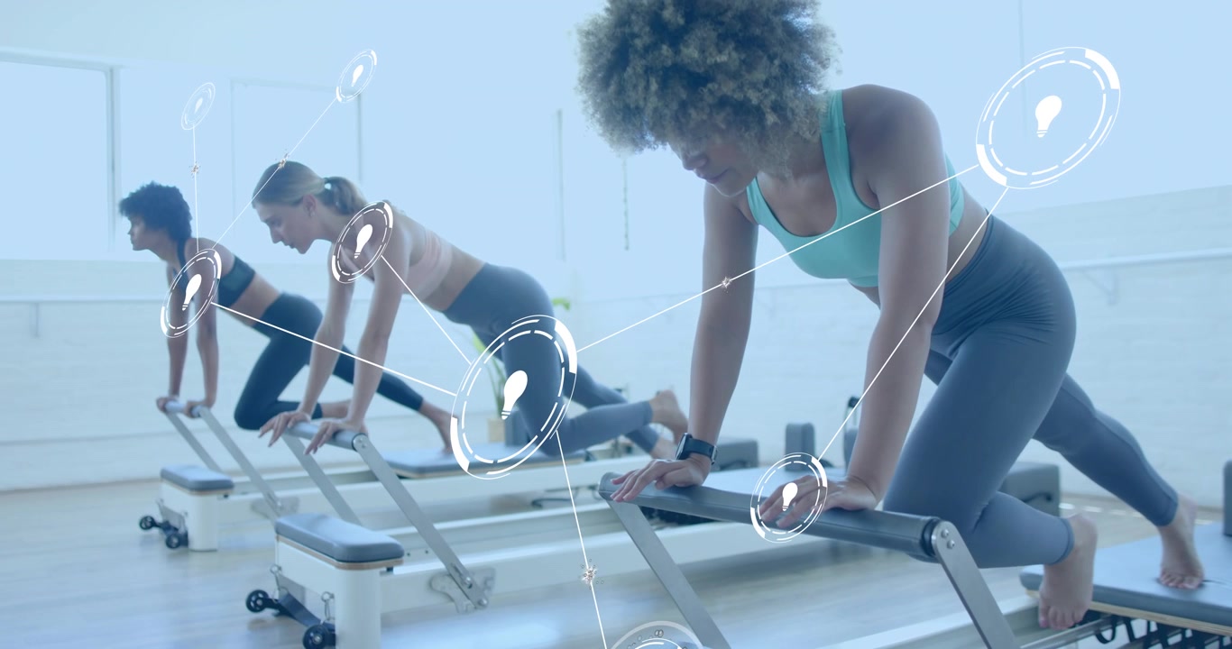 Femmes utilisant un appareil Pilates reformer et effectuant une fente, activant un réseau de nœuds pour l'analyse de mouvement