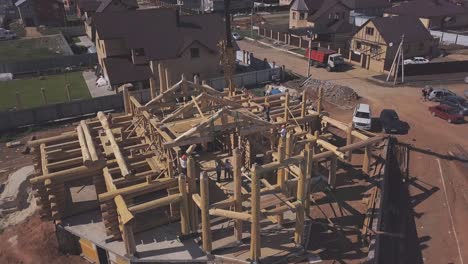 vista aérea del sitio de construcción de la cabaña de madera