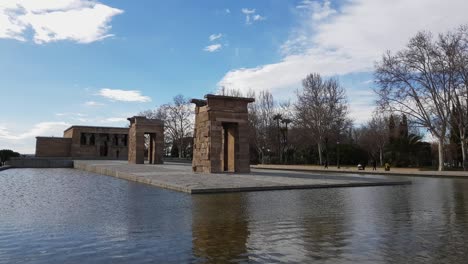 hermoso templo de debod - un lugar famoso en madrid