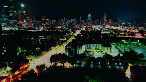 Hyperlapse-In-Den-Vorstädten-Von-Chicago-Bei-Nacht