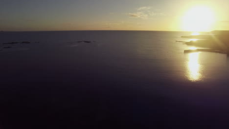 Sonnenuntergang-An-Einem-Wunderschönen-Strand