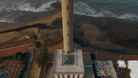 Leuchtturm-Von-Maspalomas-Vor-Meereshintergrund-Aus-Der-Luft