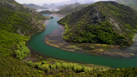 Famoso-Recodo-Del-Río,-Río-De-Crnojević-En-Montenegro