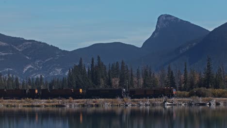 Train-parked-in-mountains-by-lake