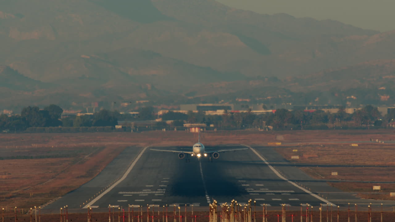 bajando del avión en el aeropuerto