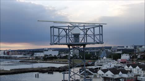 Radar-Auf-Einem-Herumfliegenden-Mast.-Marine-Radarnavigation