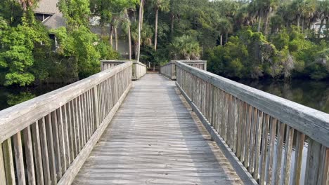 bridge at kiawah island south carolina going over marsh