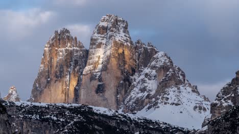 Magical,-Stunning-4K-Timelapse-Over-The-Tre-Cime-di-Lavaredo-In-the-Dolomites-Alps-at-sunset