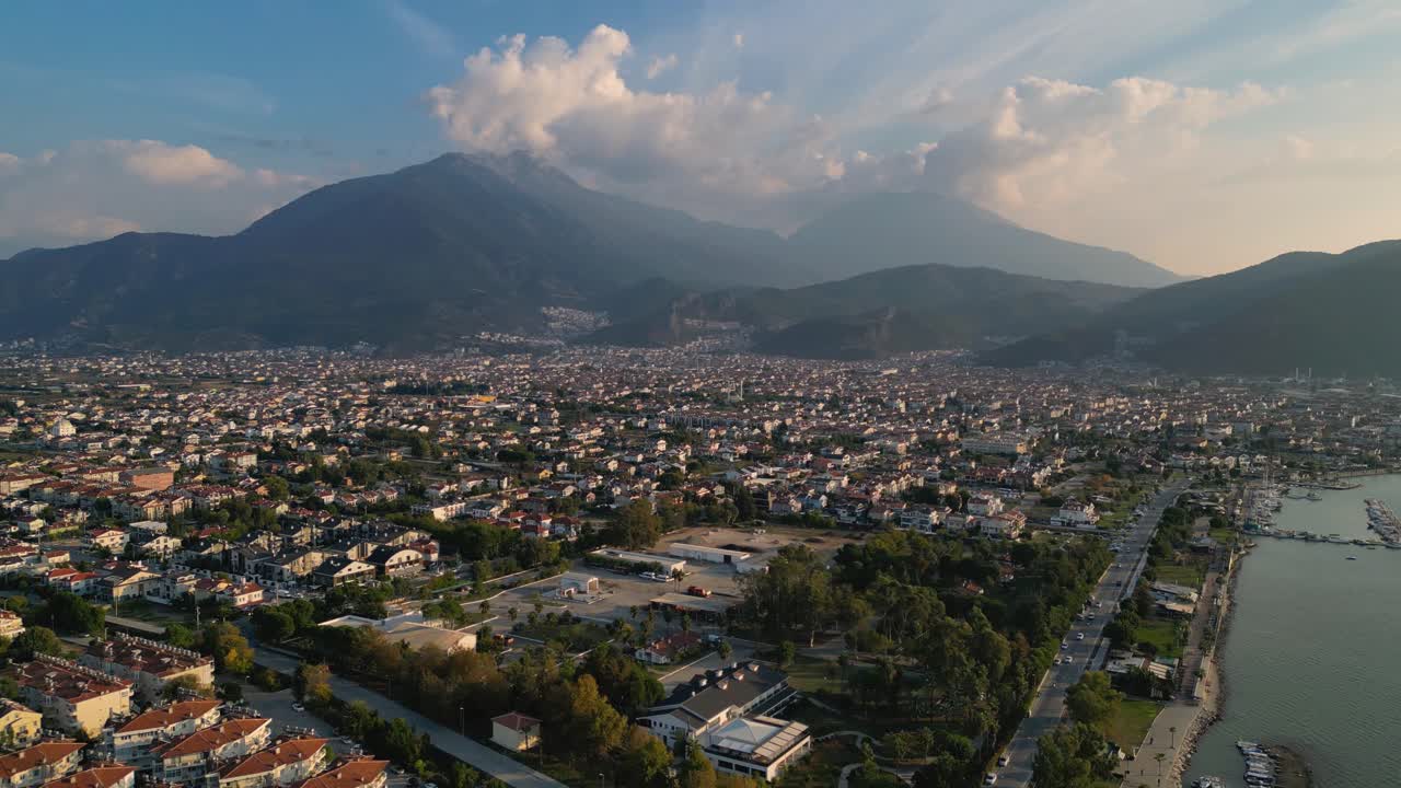 frente al mar de la ciudad turca en el lado del mar - fethiye - turquía