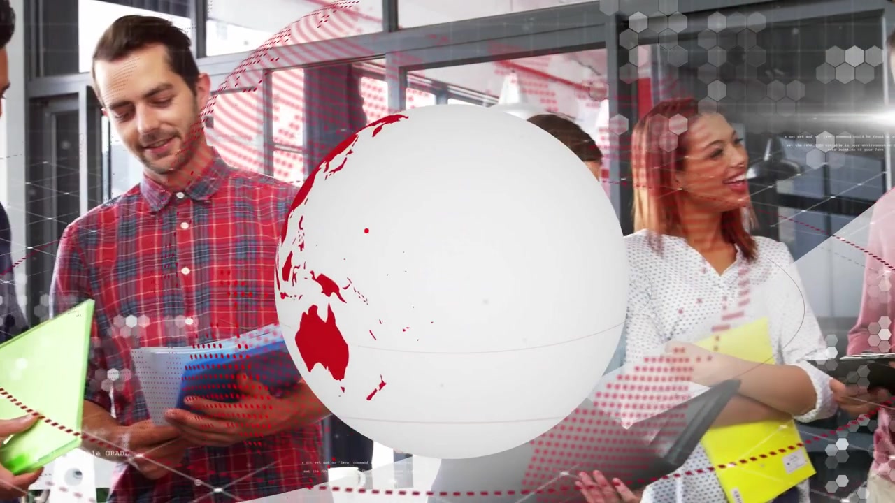 Equipo de oficina revisando carpetas junto a un cristal, mientras un globo punteado revela a otros para negocios.
