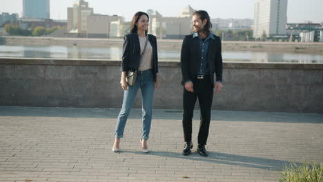 couple dancing in the city
