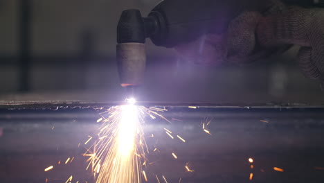 plasma cutting metal sheet