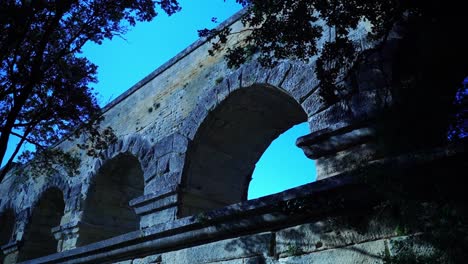 Arches-of-the-Pont-du-Gard-a-historic-roman-aqueduct-between-nature