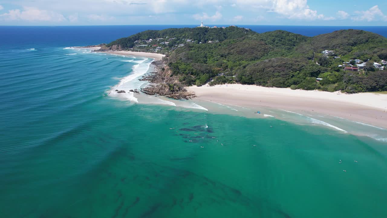 el paso entre las playas de wategos y clarkes en la bahía de byron, nueva gales del sur, australia