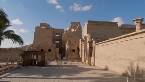 Medinet-Habu-temple-complex-at-Theban-Necropolis,-Luxor,-Egypt