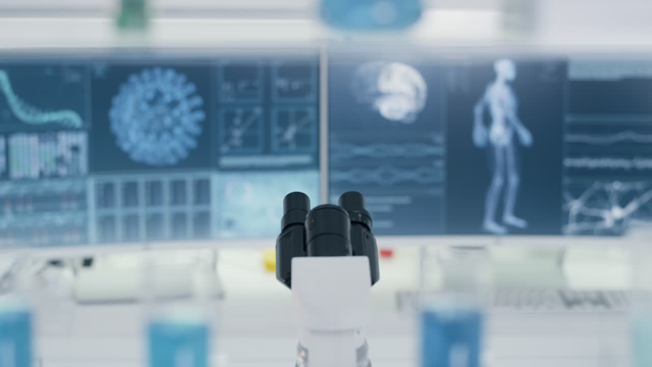 코로나 바이러스와 인간 골격 모델을 컴퓨터 화면에서 미래의 실험실 연구