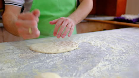 El-Chef-Está-Preparando-Masa-De-Pita