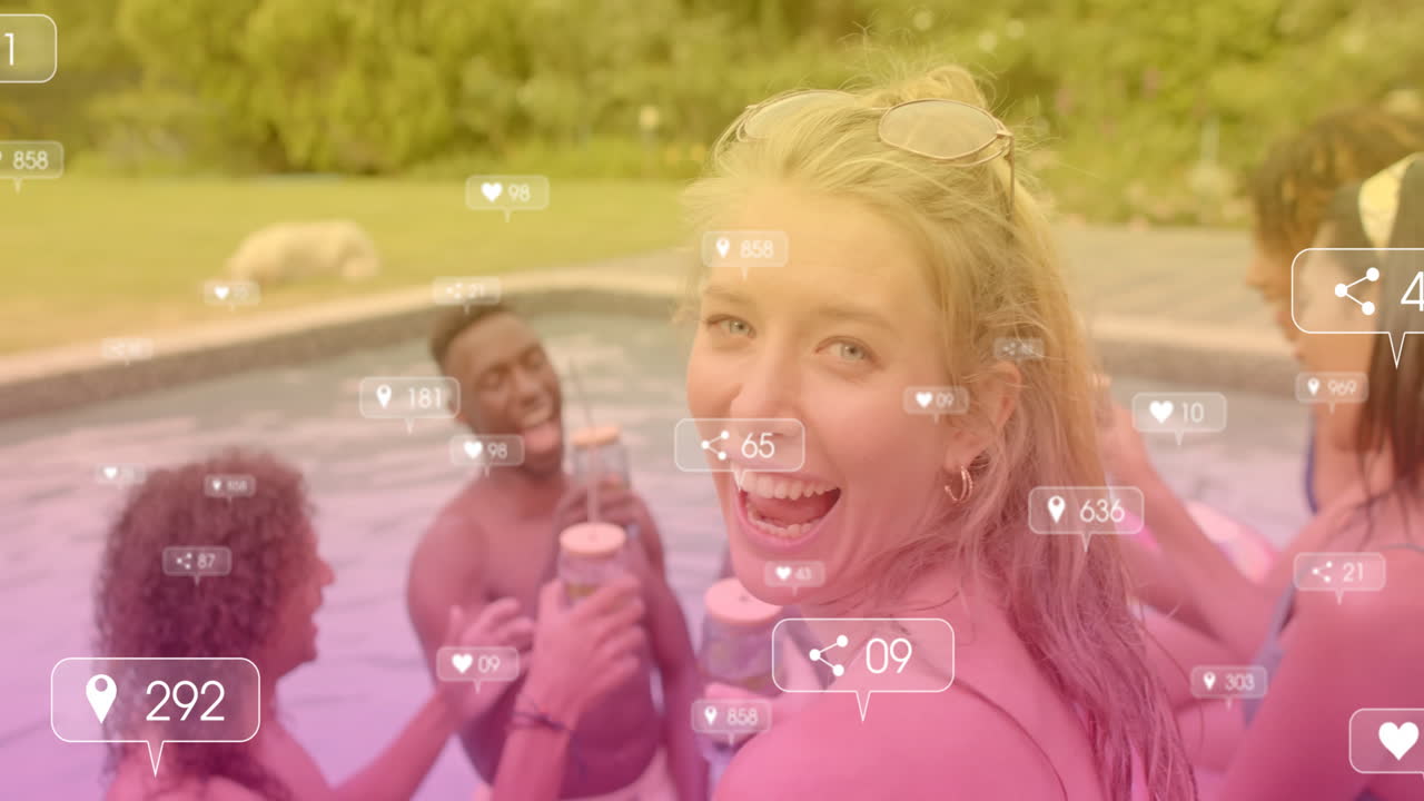 анимация с участием в социальных сетях над друзьями, наслаждающимися напитками в бассейне