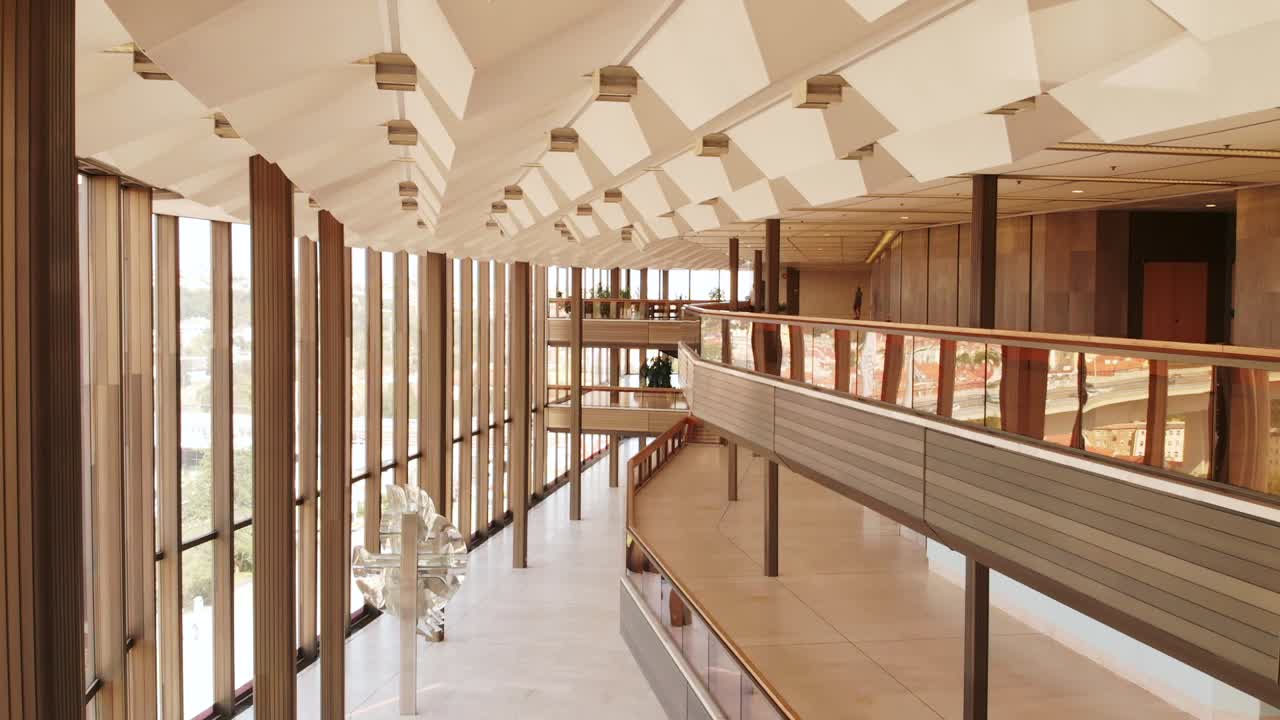 interior del centro de congresos de praga, diseño interesante dentro de este edificio