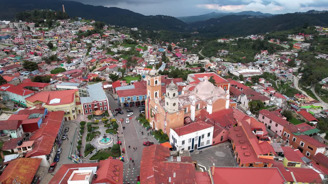 drone vista de la ciudad de real del monte en hidalgo mexico