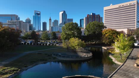 Urban-park-with-fountain-in-downtown-Charlotte,-North-Carolina