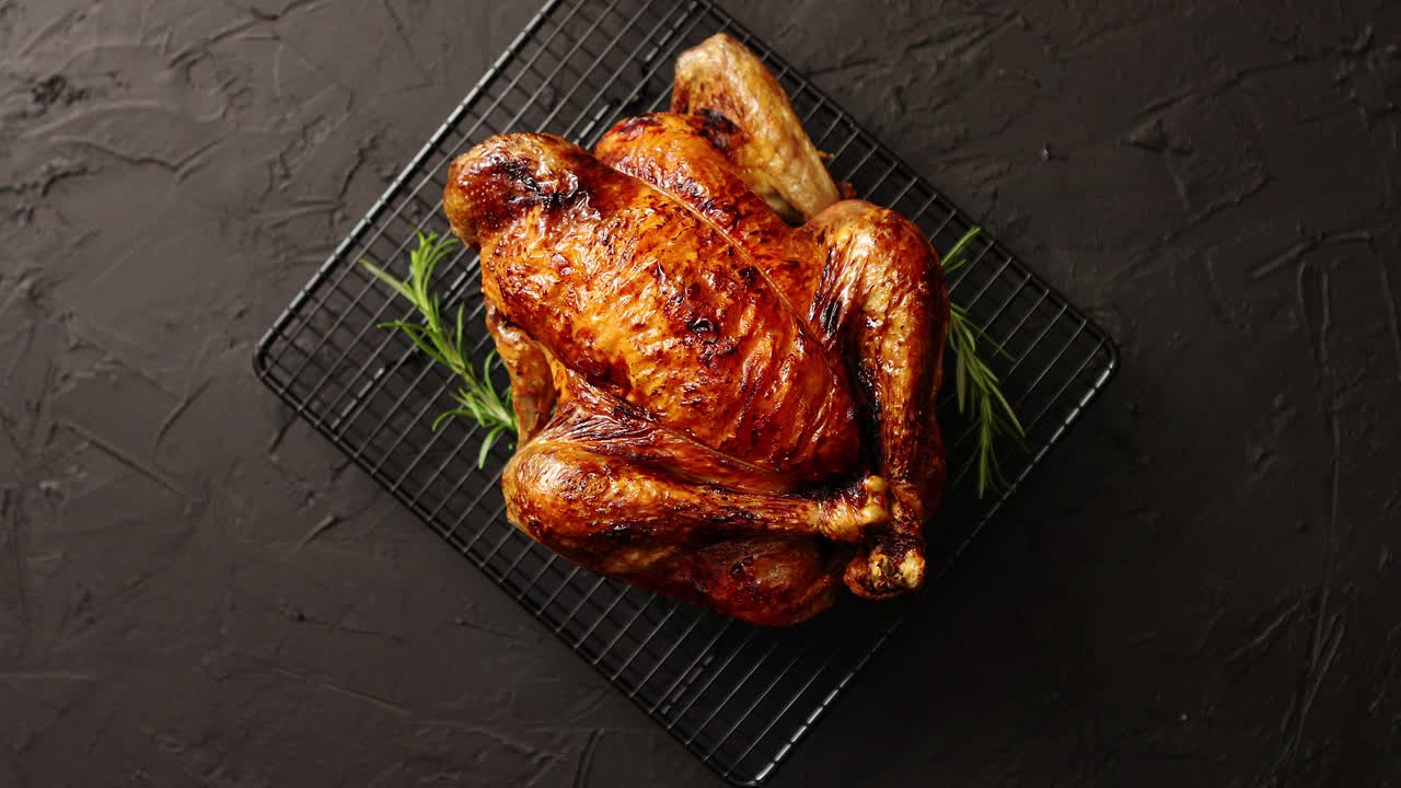 Pollo al forno fatto in casa con rosmarino