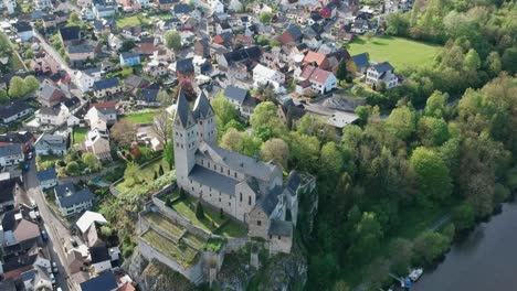 Imágenes-De-Drones-Sobre-El-Pueblo-De-Dietkirchen-Y-La-Iglesia-Del-Pueblo