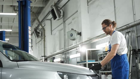 mechanic in the workshop